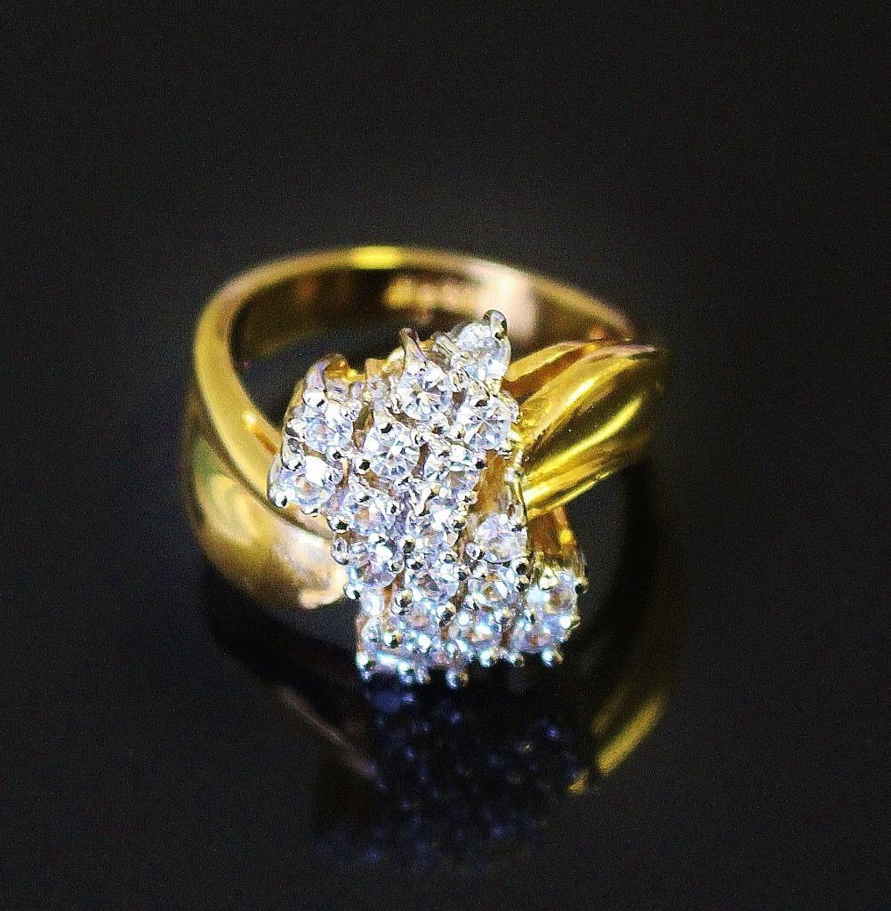 Vintage Edco Costume Dress Ring Cluster Ice Rhinestone GT Vintage Edco Costume Dress Ring Cluster Ice Rhinestone GT