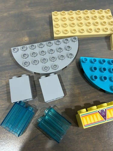 Lego Duplo Pixar Cars Flo's Cafe Replacement Parts Incomplete - Picture 4 of 4