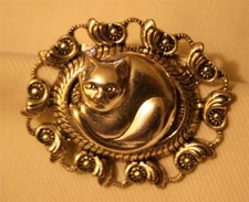 Delightful Openwork Shell Scallop Silvertn Sculpted Kitty Cat Kitten Brooch Pin