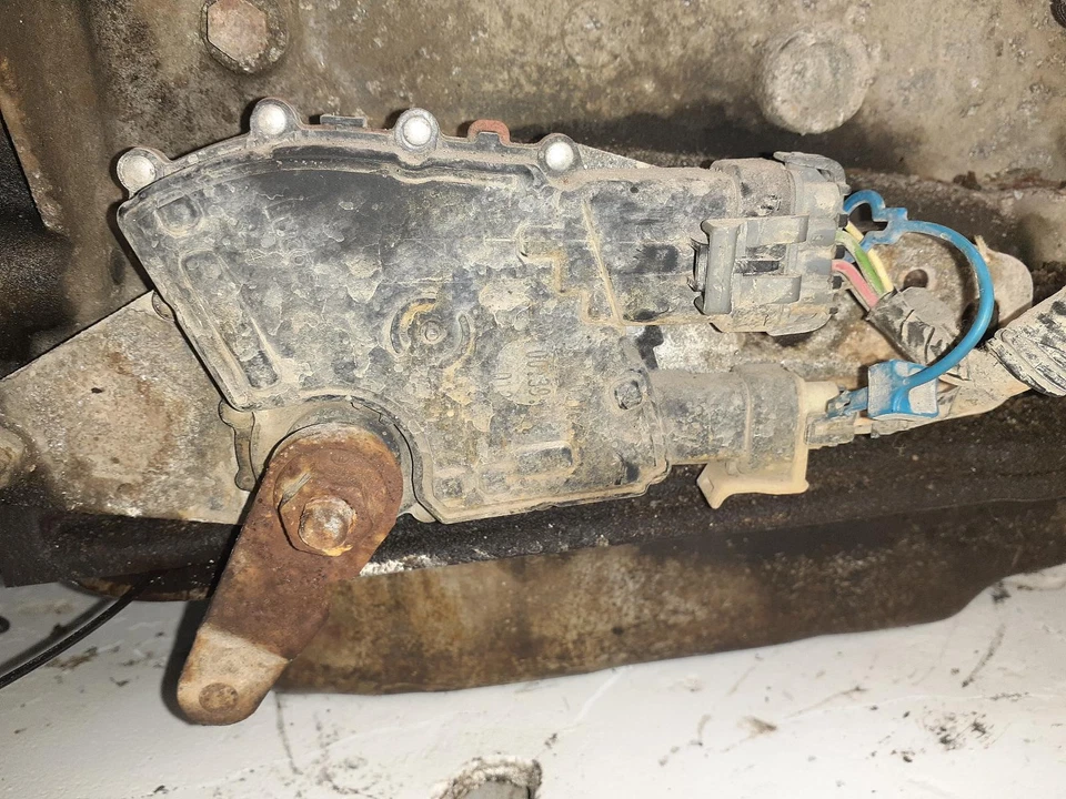 Used Automatic Transmission Assembly fits: 2000 Chevrolet Tahoe AT 4x4 5.3 Grade Foto 4 de 4