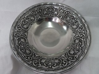 Wilton Armetale Vintage Serving Bowl "William and Mary" Pattern