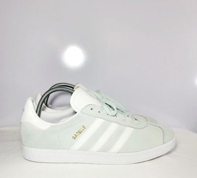  Adidas Men Size 11 Gazelle medium width low top running sneakers. BB5473