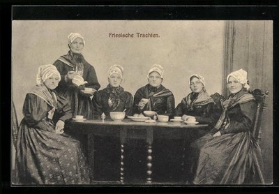 Ansichtskarte Gruppe von Frauen sitzt am Tisch, Friesische Trachten 