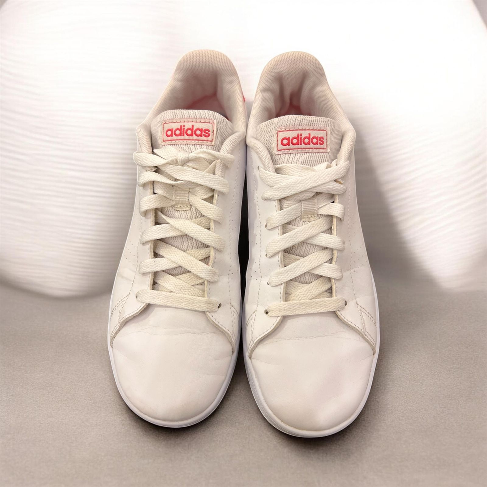 Tenis Adidas Advantage blanco/rosa para mujer talla US 6 / UK 5.5 / EU 38.5 - como