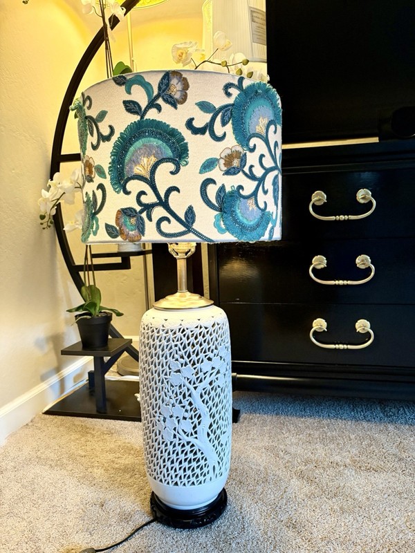 Vintage Chinoiserie-style Blanc de Chine Porcelain Lamp & Elegant Lampshade
