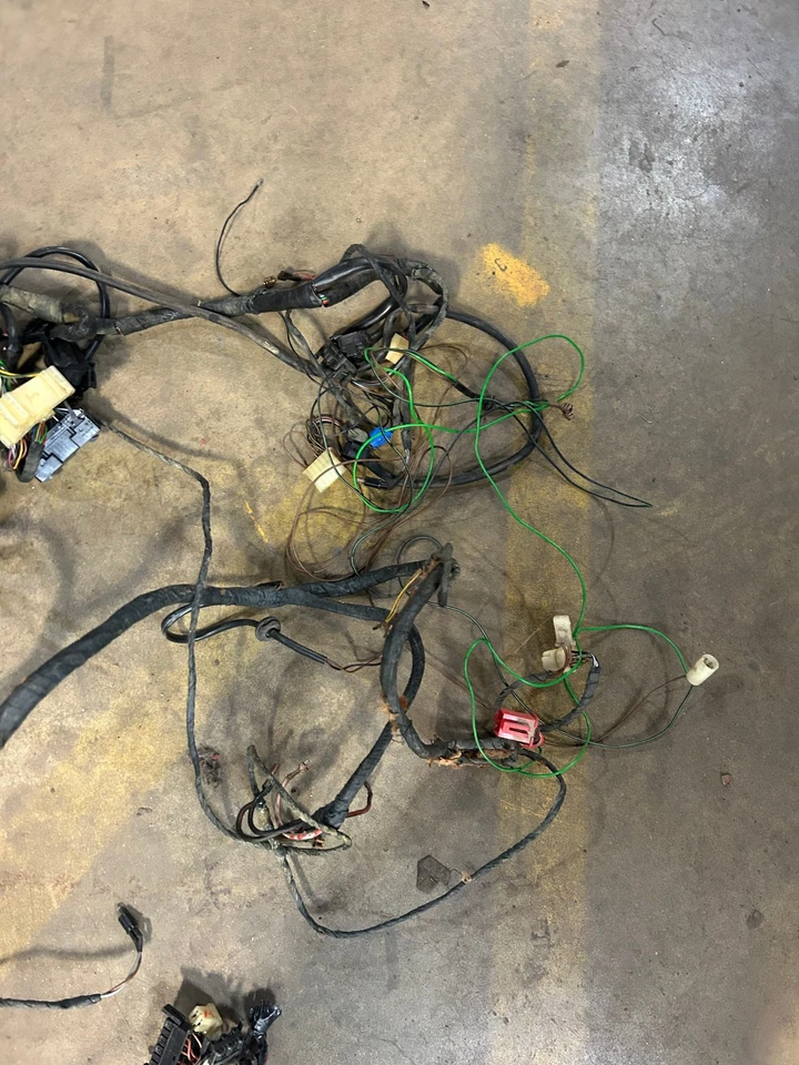 1986 年保时捷 944 机舱线束 95161200605 84918 — 第 2/4 张图片