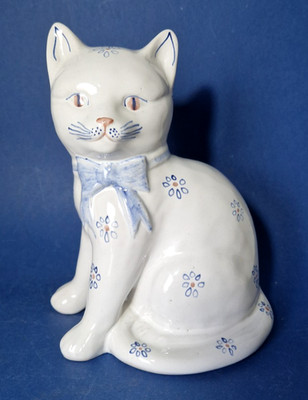 ROGGEN KERAMIK BLAU & WEISSE KATZE MIT SCHLEIFE, BLUMENDEKORATION 8''