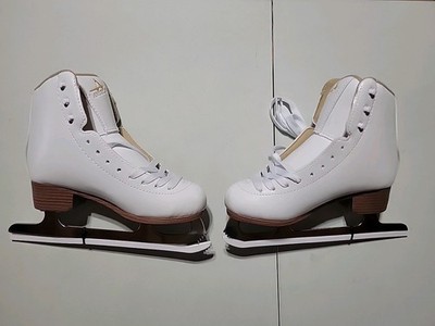 American Figure Skates Style 561 , White , Size 3