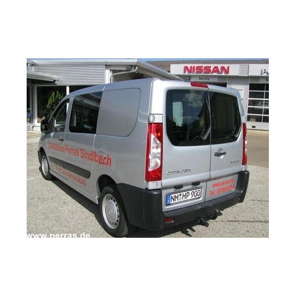 Attelage pour Citroen Jumpy II minibus afin de fixer un porte-vélos suspendu de 4 vélos