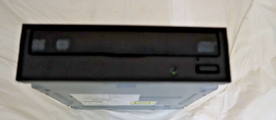 ASUS DRW-24F1ST 24x DVD / CD SATA Rewritable Drive Internal Optical Disc - Image 2 of 4