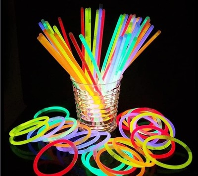 Knicklichter Party Set Leuchtstäbe 100 Glow Sticks Neon Geburtstag Weihnachten