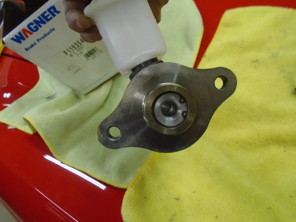 Wagner CILINDRO MAESTRO DE FRENOS 119354 1987 1988 1989 MAZDA 323 Mercury Tracer Foto 2 de 3