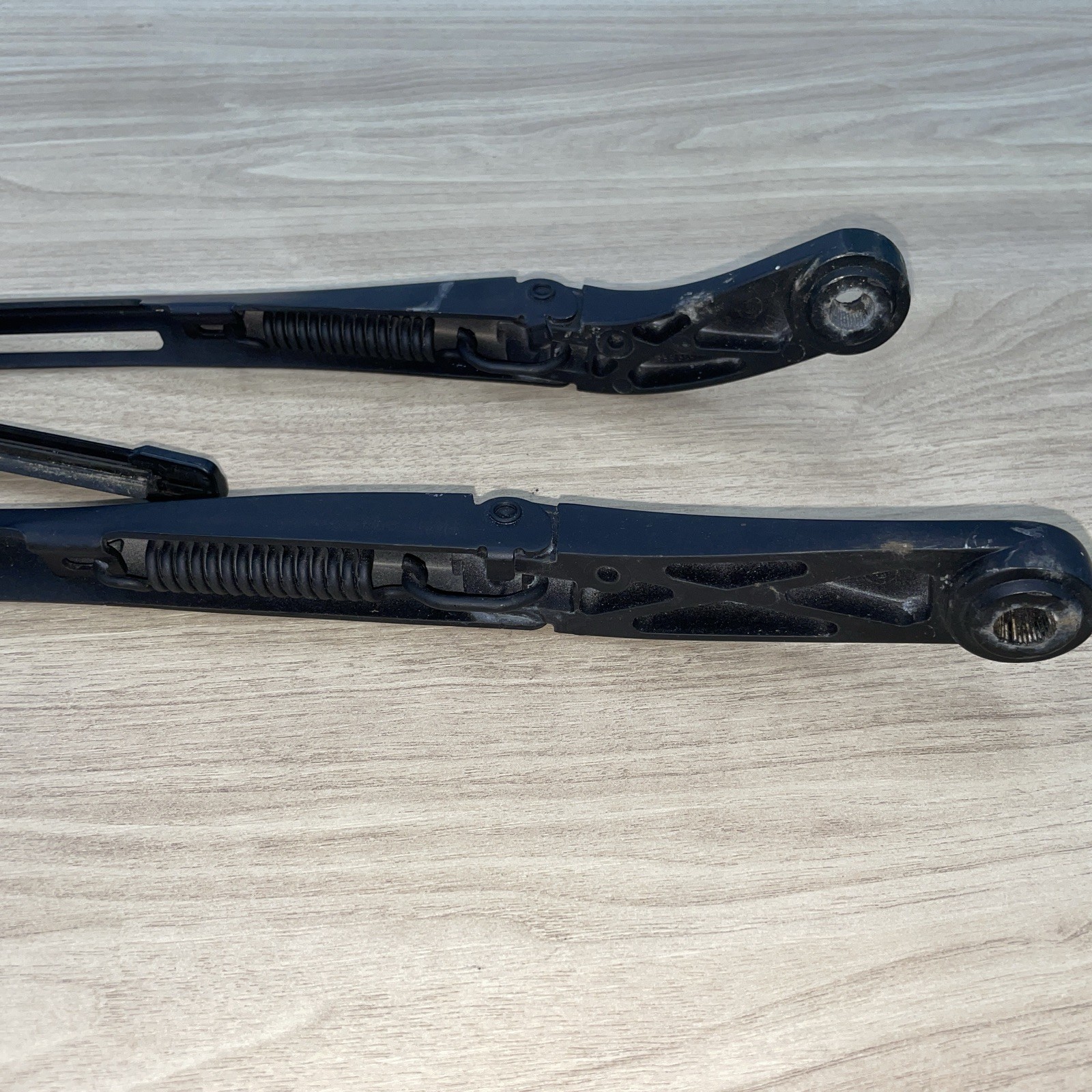 2006-2012 BENTLEY CONTINENTAL FLYING SPUR FRONT LEFT RIGHT WIPER ARM SET OEM
