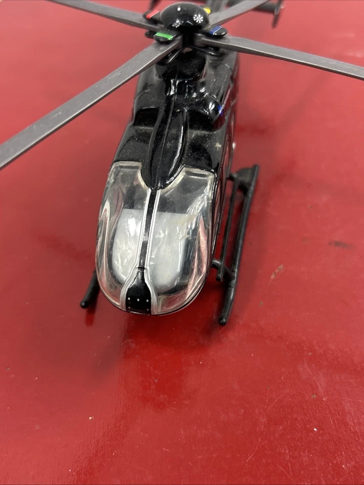 Helicóptero Eurocopter EC135 Hecho por Realtoy Escala 1/90 Hojas Plegables Foto 4 de 4