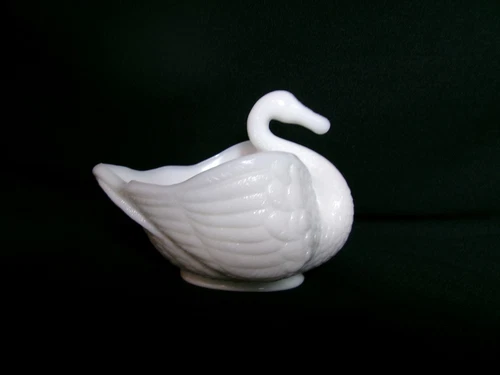 Lovely MCM Vintage Pressed Milk Glass Swan Vanity Trinket Dish Figurine