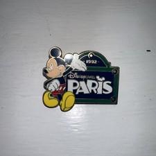 Disney Disneyland Paris Mickey Mouse Pin Badge