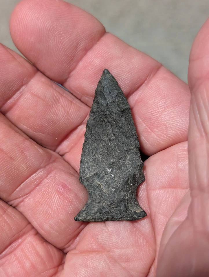 Superb Normanskill, 1 7/8", Schuylkill Co, Pa, Black Chert, Authentic Arrowhead  - Image 2 of 4