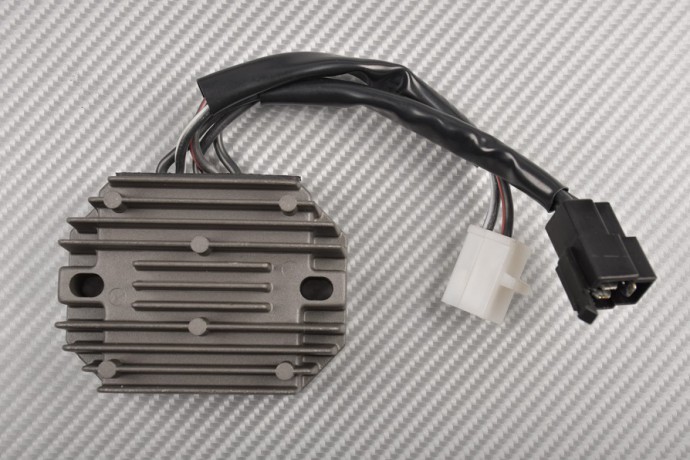 Régulateur de tension Suzuki LS 650 pour restaurer le circuit de charge