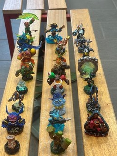 LOTTO 23 PERSONAGGI SKYLANDERS