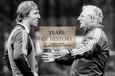 Foto 10x15cm Horst Hrubesch und Jupp Derwall vor dem Spiel gegen &Ouml;sterreich