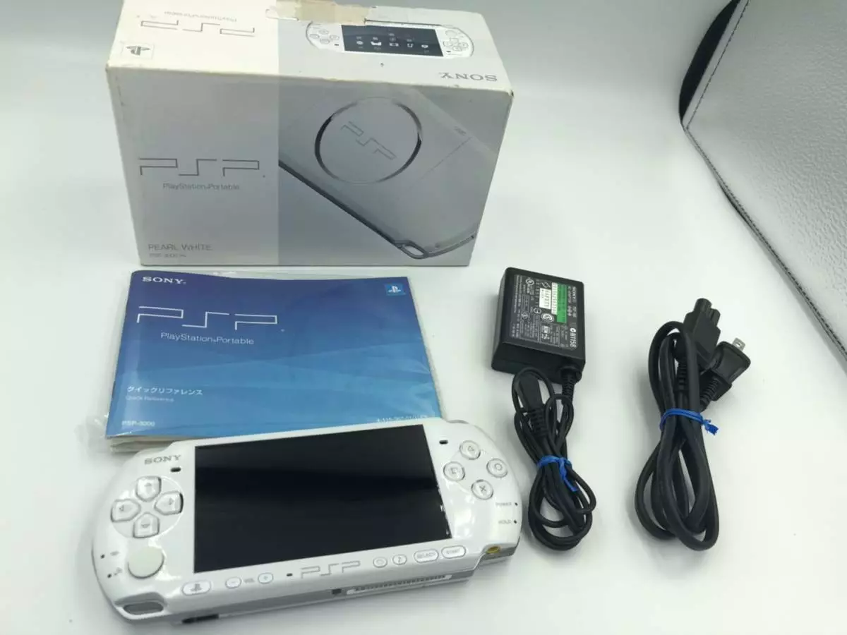 Sony PSP 3000PW Launch Edition Pearl White Handheld System with