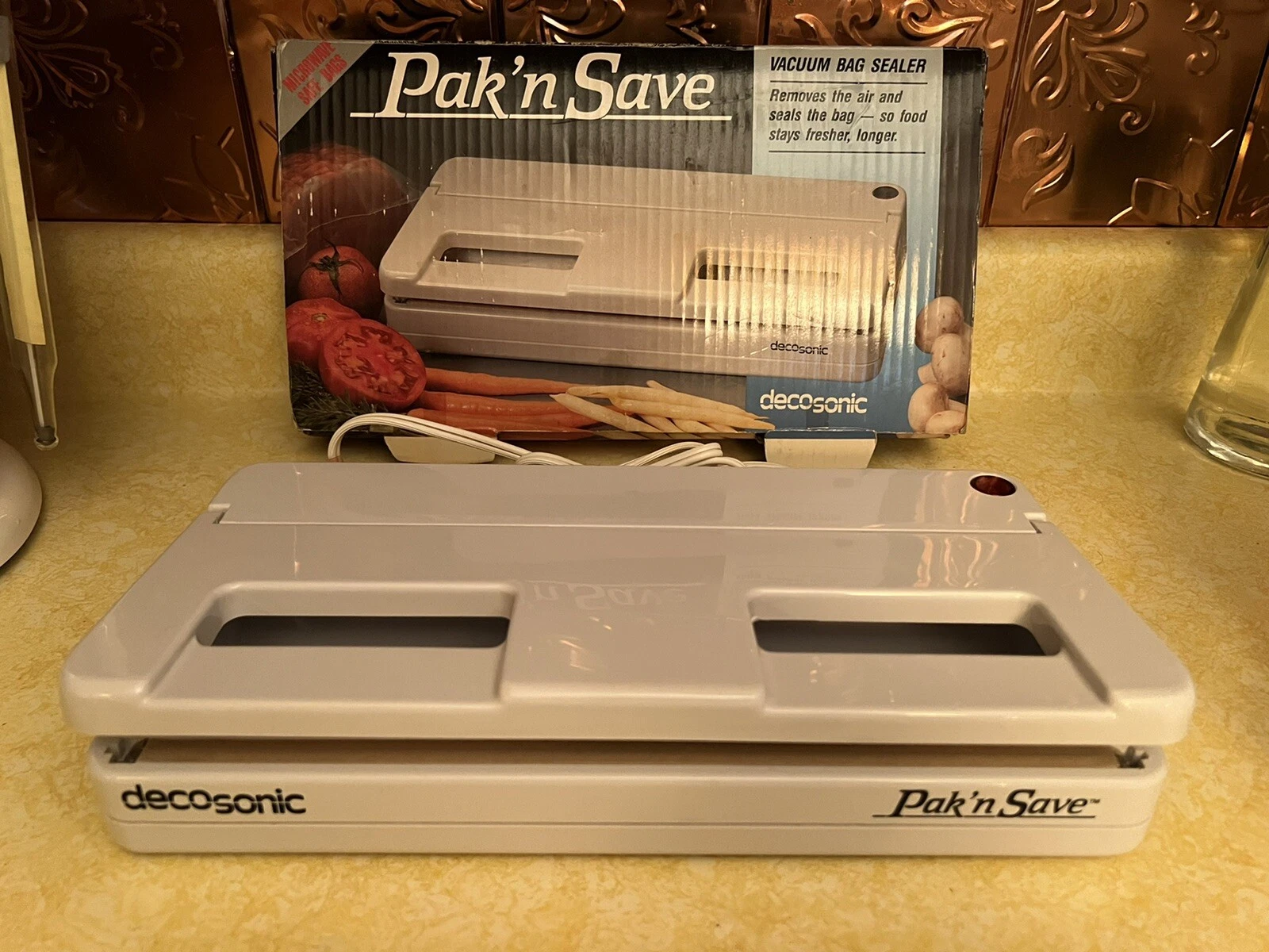 Decosonic 838 Pak 'n Save Food Saver Vacuum Bag Sealer