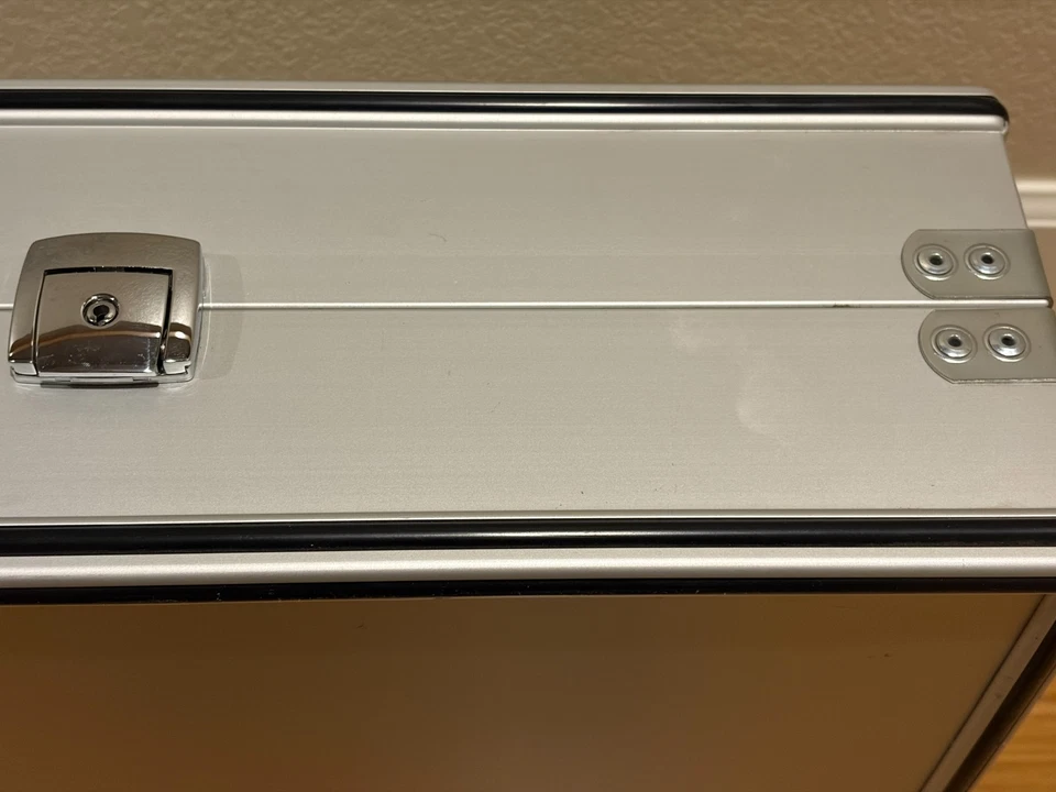 Americase Shotgun Hard Case Double w/keys **Excellent** - Image 3 of 4