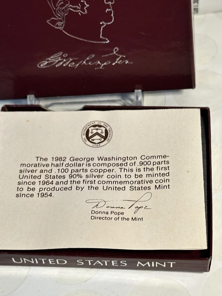 2 1982 George Washington Commemorative Silver Half Dollar Proofs 90% Silver - Image 3 of 4