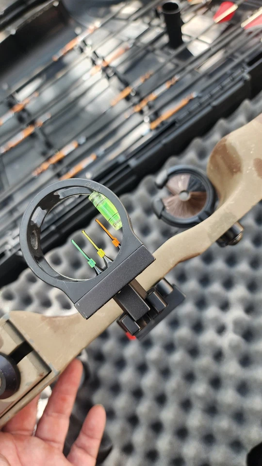 Juego de arco compuesto con flechas y estuche rígido Foto 4 de 4