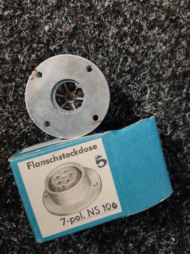 Connector Neumann Gefell Microphone 7-Pin Flanged Outlet NS106 - Picture 2 of 3