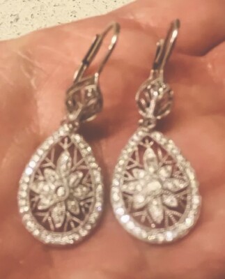 FORTUNOFF 18K WHITE GOLD DIAMOND DROP EARRINGS LACEY MOTIF LEVERBACK .50 ct. EUC