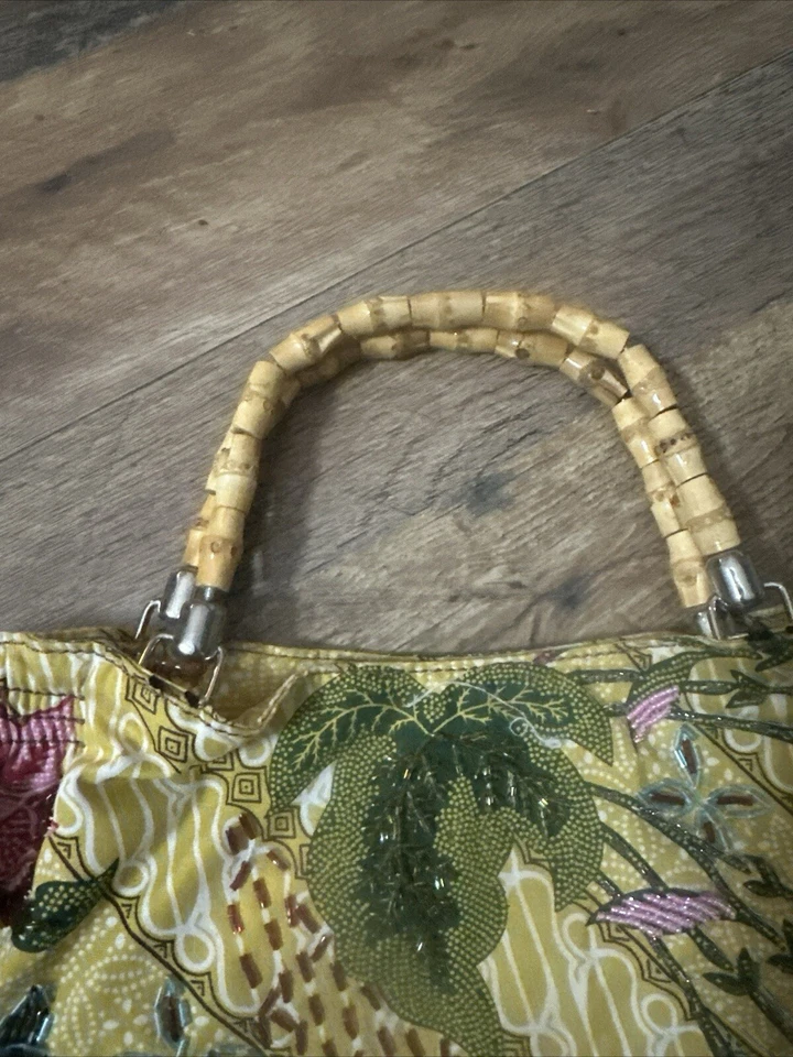 Bolso de Mano Nine West Mediano Amarillo Con Cuentas Rosa Caliente Forrado Negro Madera Mango con Cuentas Foto 4 de 4