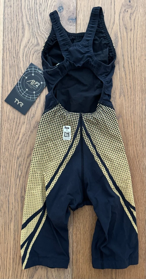 Traje de baño TYR para mujer joven 24 negro dorado AP12 espalda abierta hecho en EE. UU. nuevo en caja Foto 3 de 4