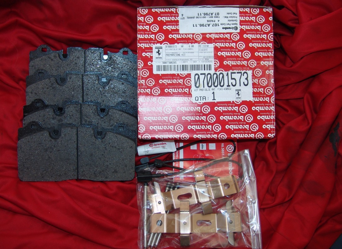 🚚Ferrari 599 & 430 Scuderia Front Brake Pads - Genuine