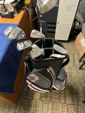 CLEVELAND BLOOM LADIES FULL SET WITH PUTTER  BAG, RH T-437 NEW MAKE OFFER 