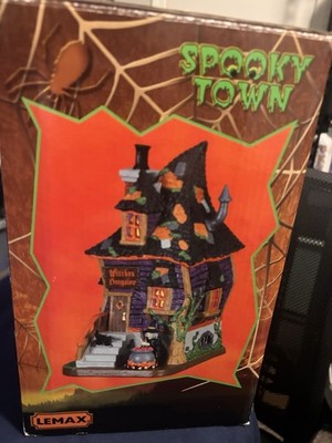 Lemax Spooky Town Witches Bungalow #75183 Illuminated Building In Box