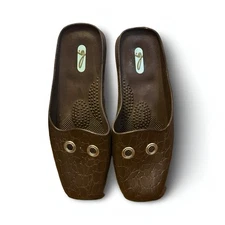 Oka-b. Women's Brown Crocodile Pattern Slip-On Mules Size M (6.5-7.5)