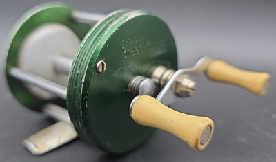 希少左巻きBRONSON Green Hornet 2200 Vintage Bronson Green Hornet No. 2200 Baitcasting Fishing Reel