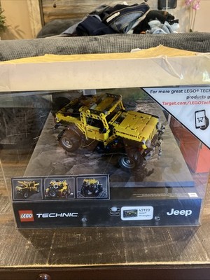 LEGO Technic store Display Jeep Wrangler 42122 With Lights