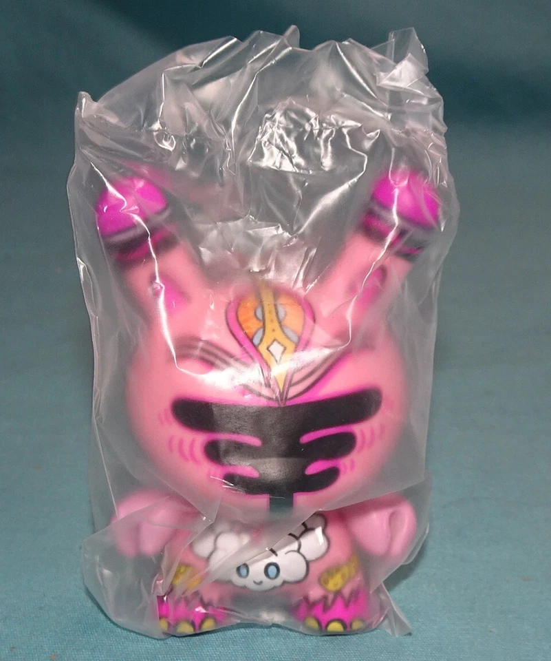 JK5 NYC Flowbots Pink Cloud 2/25 = Kidrobot Vinyl Figure Dunny Series 5 2008 - Image 3 of 4
