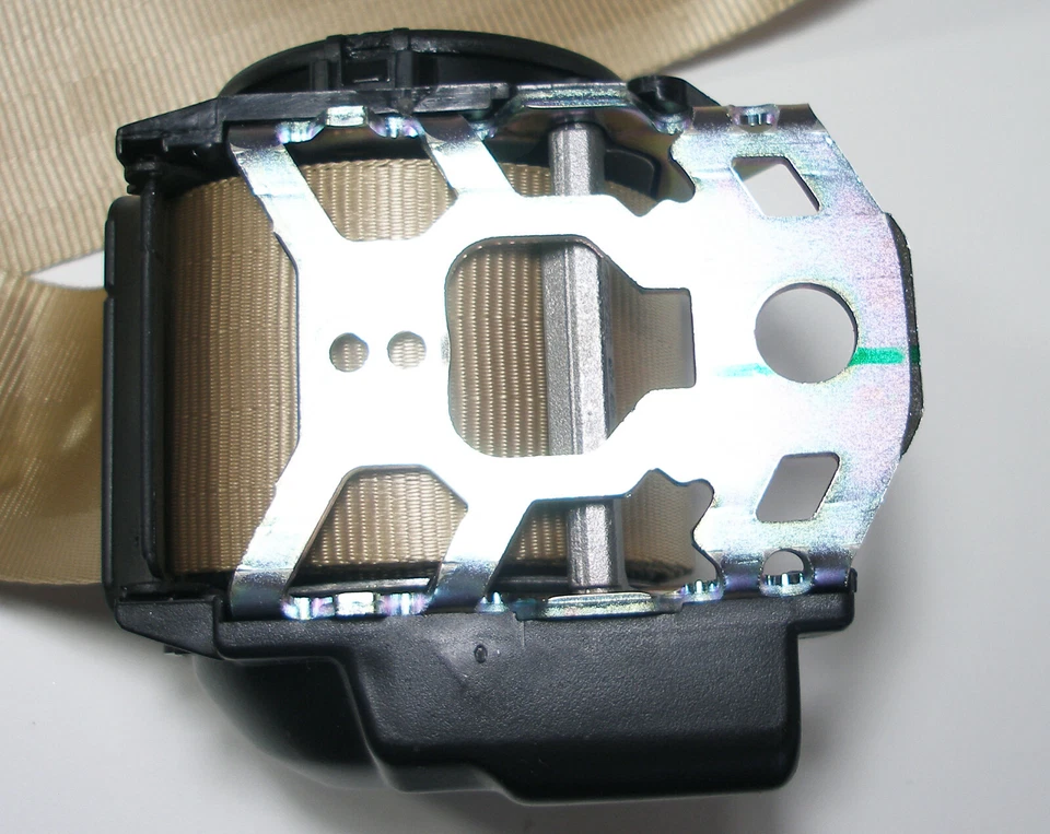 JUEGO DE 4 CINTURONES DE SEGURIDAD NUEVOS BEIGE MERCEDES W108, W109, TRW/REPA HECHOS EN ALEMANIA Foto 4 de 4