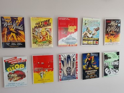 Konvolut 10 Reproduktionen Vintage Sci-Fi Filmplakate in Rahmen