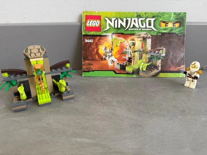 LEGO Ninjago 9440 Venomari Shrine, photo 1 sur 5