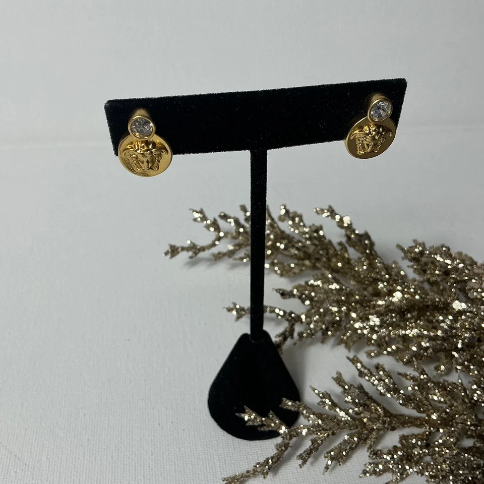 Pendientes pequeños de Medussa de oro y blanco Versace Foto 2 de 3