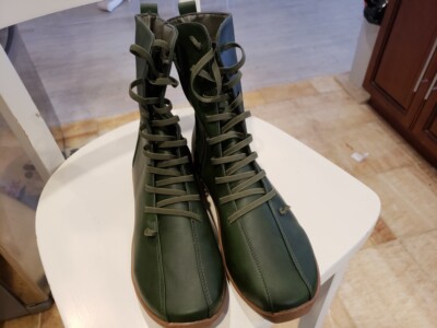 Women s Green Lace Up Bootie With Arch Support And Leather Flat Heel Size 10.5