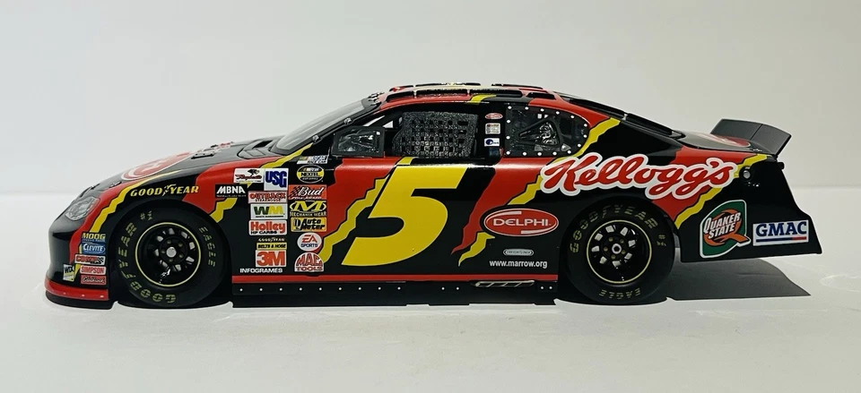 Team Caliber #5 Kellogg's/Delphi 2004 Monte Carlo  Terry Labonte 1:24 Scale - Image 2 of 4