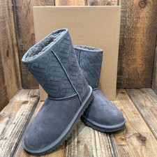 UGG CLASSIC SHORT II GRAPHIC WOMENS SIZE 5 GREY SUEDE LOGO BOOTS NEW BOX