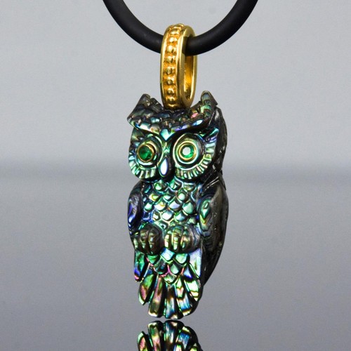 Colgante Buho Tallado Concha de Abulón Oro Vermeil Plata Ley Emerald Ojos 4.02g - Imagen 6 de 13