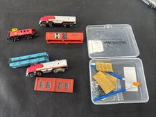 N Scale Train Cars Lot Of 4 With Extras As Shown