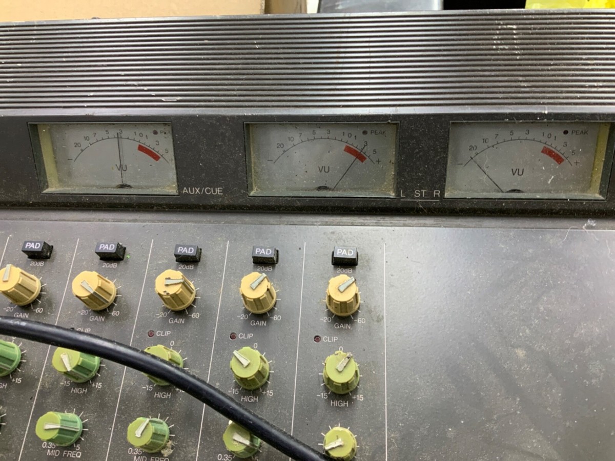 YAMAHA MC1202 ANALOG MIXER VINTAGE PRO AUDIO EQUIPMENT MIXING